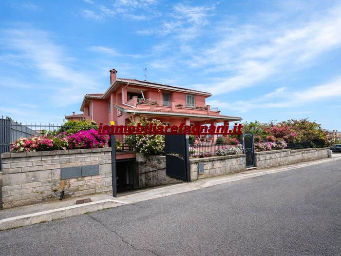 Casa con 6 locali in vendita in Via Fattoria Pavan, Centro, Lariano