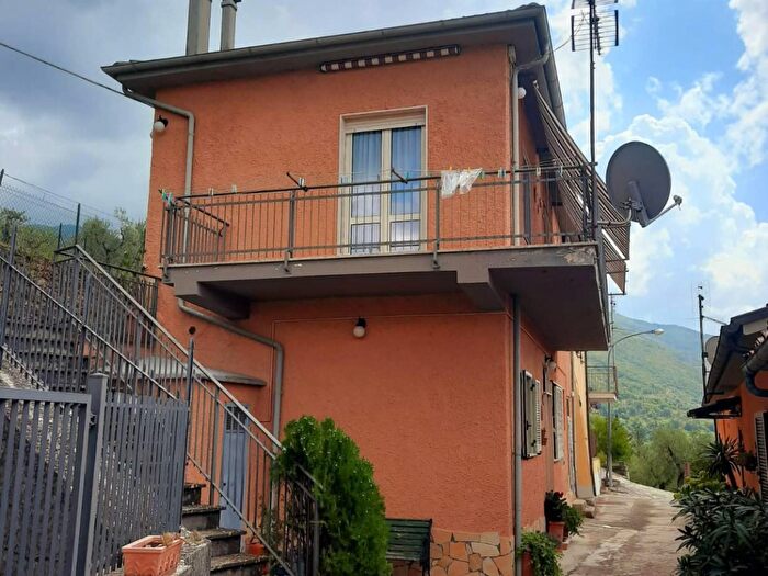 Casa con 6 locali in vendita in Poggio Bustone