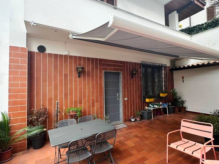 Appartamento trilocale in vendita in Via Don Abbondio, Centro, Calolziocorte
