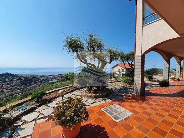 Casa con 6 locali in vendita in Via Conca Verde, Centro, Vallecrosia