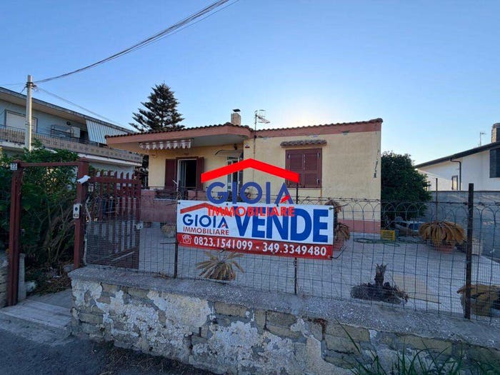 Casa quadrilocale in vendita in Via Rocca dei Dragoni, Mondragone