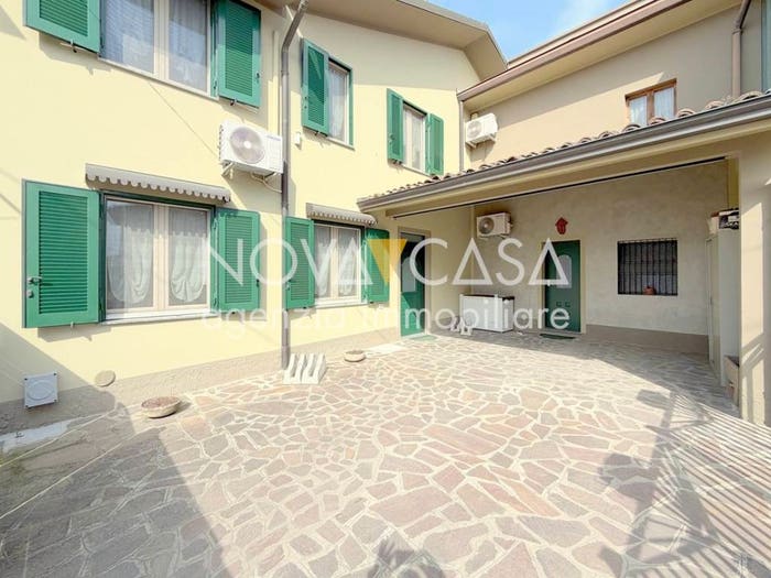 Casa quadrilocale in vendita in Via Giuseppe Garibaldi, Centro, Dovera