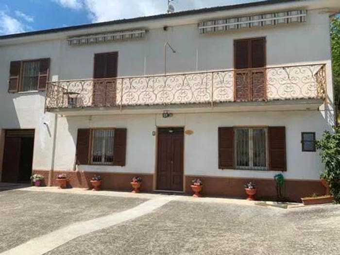 Casa con 6 locali in vendita in Terzo