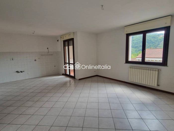 Appartamento quadrilocale in vendita in Via Vittorio Veneto Dicomano, Centro, Dicomano