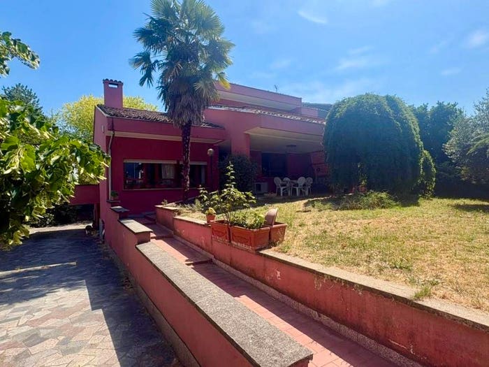 Casa con 6 locali in vendita in Strada Tronchi, Molinetto Spezia, Parma