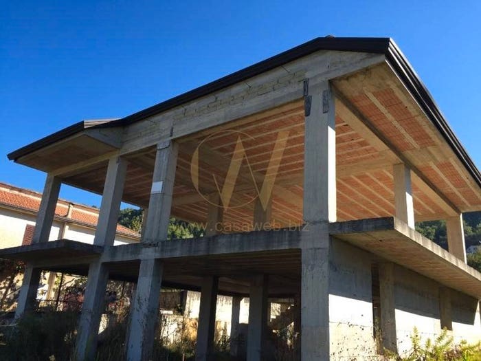 Casa con 5 locali in vendita in Via Cese, Liberi