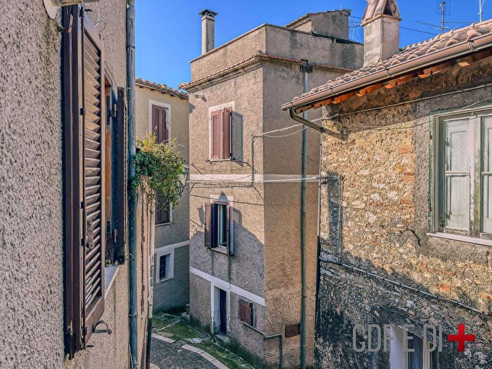 Casa bilocale in vendita in Via Porta Romana, Poggio Nativo