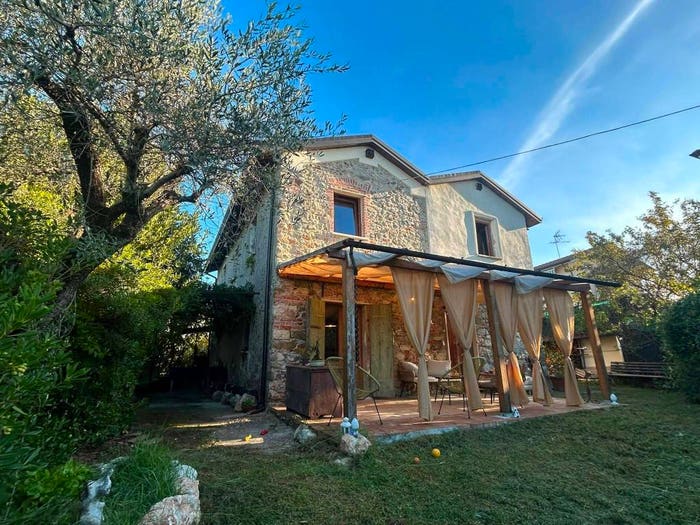 Casa con 5 locali in vendita in Fosdinovo