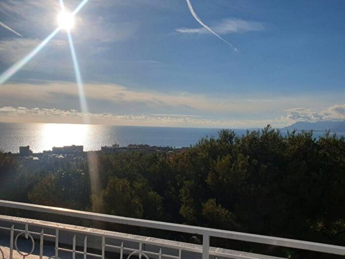 Casa con 6 locali in vendita in Via Privata Bellavista snc, Centro, Vallecrosia