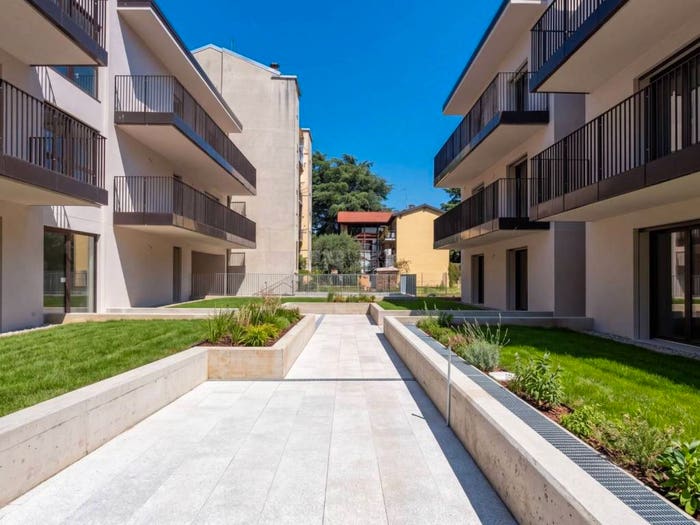 Appartamento trilocale in vendita in Via Pistoia, Baggio, Milano