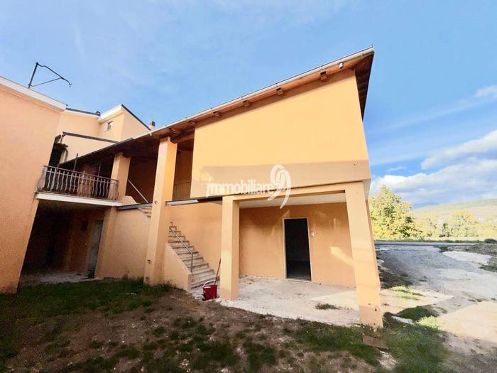 Casa quadrilocale in vendita in Strada Comunale per Monticchio, Bellavista Pianola, L'Aquila