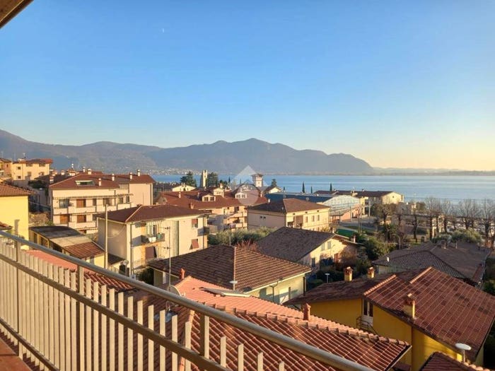 Casa quadrilocale in vendita in Via Pradello, Predore