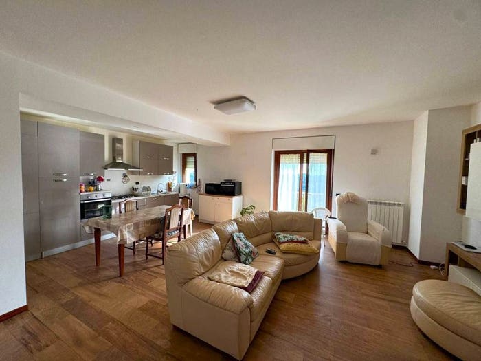 Appartamento con 5 locali in vendita in via San Salvatore, Santa Vittoria in Matenano