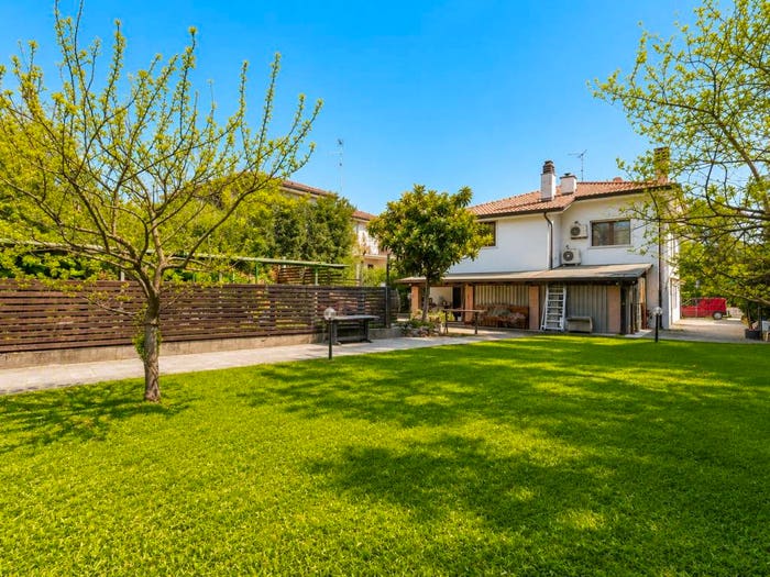 Casa con 6 locali in vendita in Viale Croce del Sud, Grado Pineta, Grado