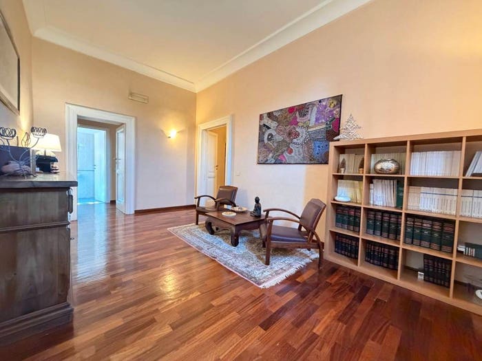 Appartamento con 5 locali in vendita in Largo Augusto Panizza, Frascati