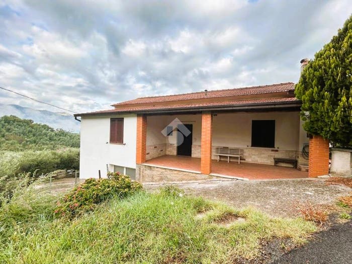 Casa con 5 locali in vendita in Via La Forma, Montelanico