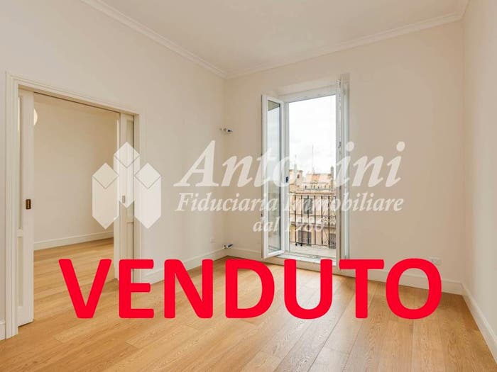 Appartamento trilocale in vendita in Via Gallia, San Giovanni, Roma