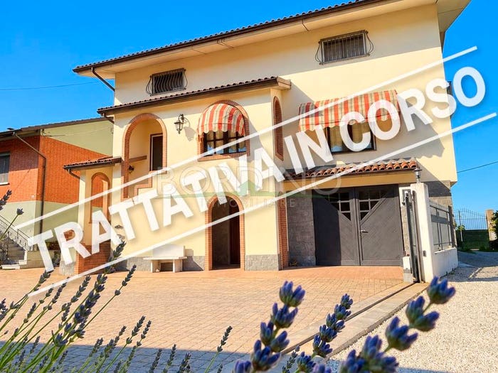Casa con 6 locali in vendita in Via Adele Alfieri snc, Centro, Magliano Alfieri