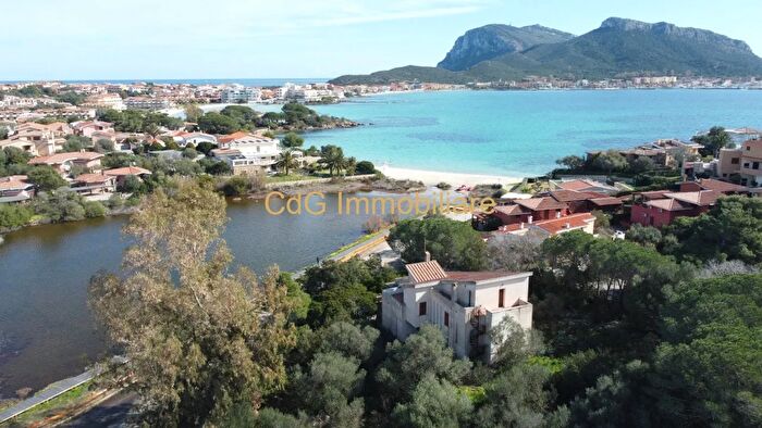 Casa quadrilocale in vendita in Via del Cisto, Golfo Aranci
