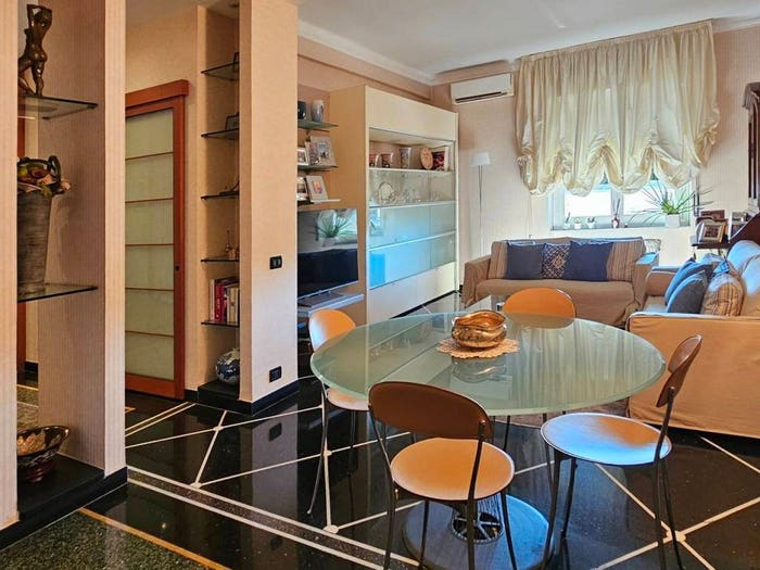Appartamento trilocale in vendita in Via Canevari, Manin, Genova