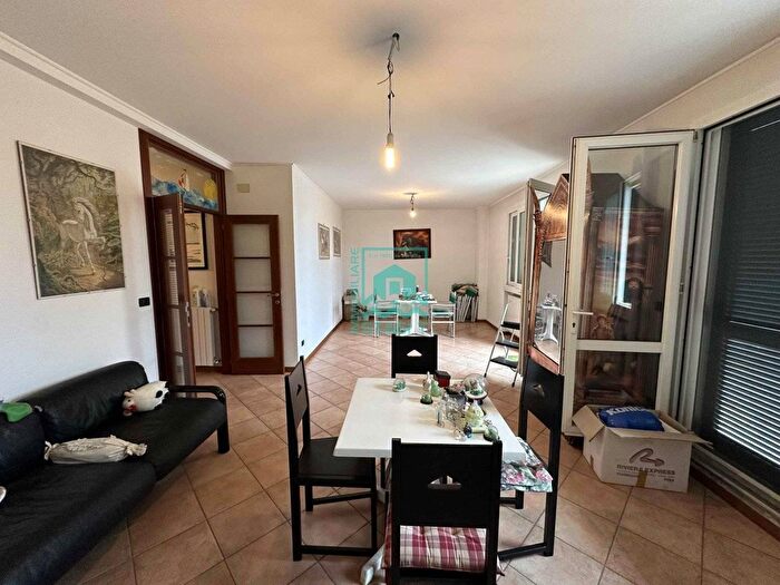 Appartamento con 9 locali in vendita in Viareggio