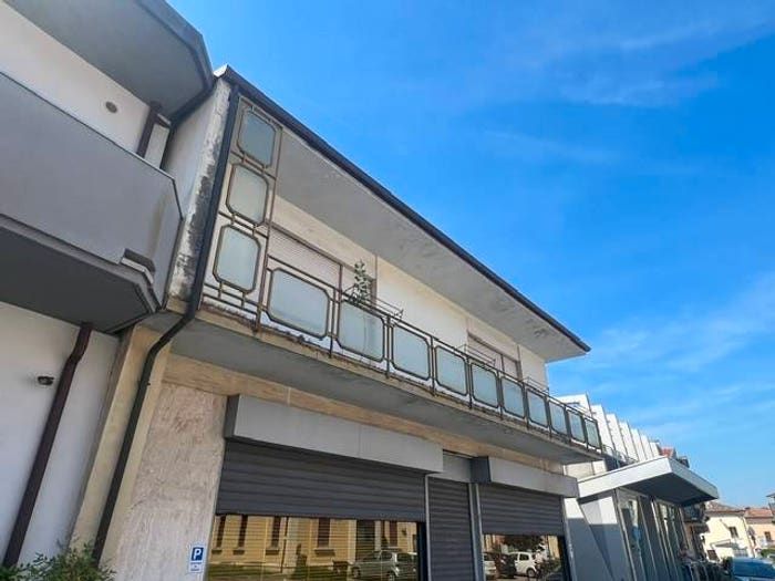 Appartamento con 6 locali in vendita in Via Roma, Centro, Zugliano