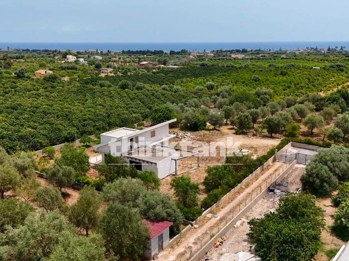 Casa con 6 locali in vendita in Via Palma, Avola