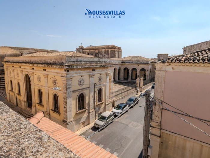 Casa con 6 locali in vendita in Via San Francesco d'Assisi, Centro, Avola