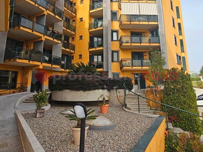 Appartamento con 5 locali in vendita in via Barlaam da Seminara, Mater Domini Cavita, Catanzaro
