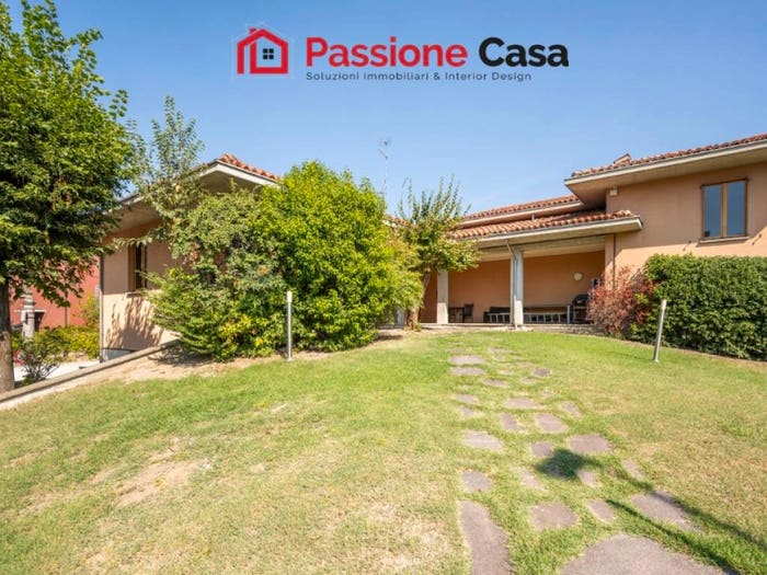 Casa con 5 locali in vendita in Vigatto, Parma