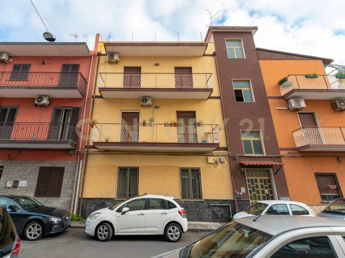 Appartamento con 5 locali in vendita in Via Edmondo de Amicis, Picanello, Catania