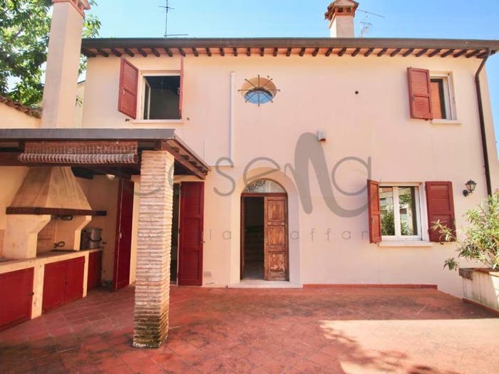 Casa con 6 locali in vendita in Via Pier Maria Caporali, Centro Storico, Cesena