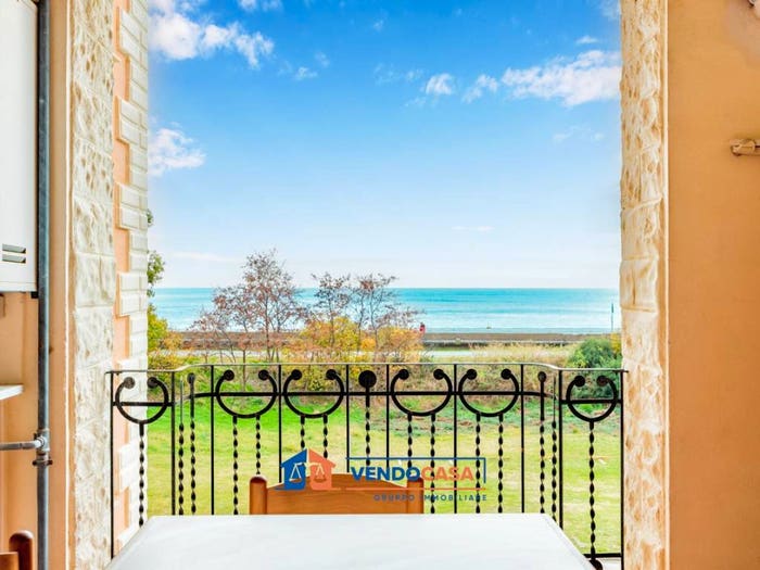 Appartamento trilocale in vendita in Via Privata Merello, Bergeggi
