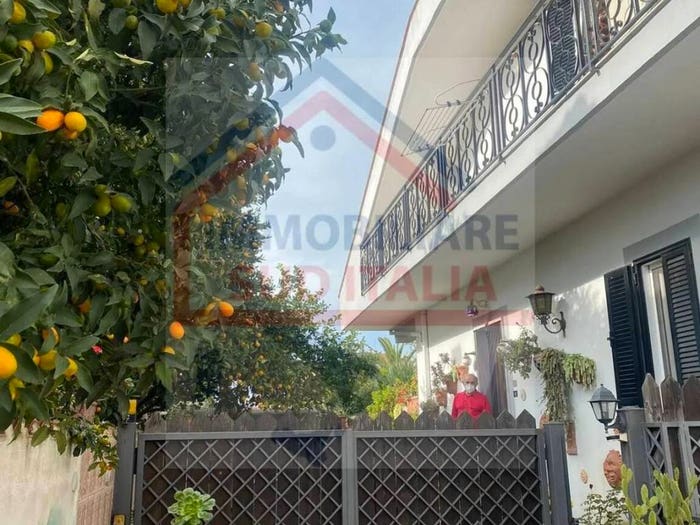 Casa quadrilocale in vendita in Via Ripuaria, Varcaturo, Giugliano in Campania