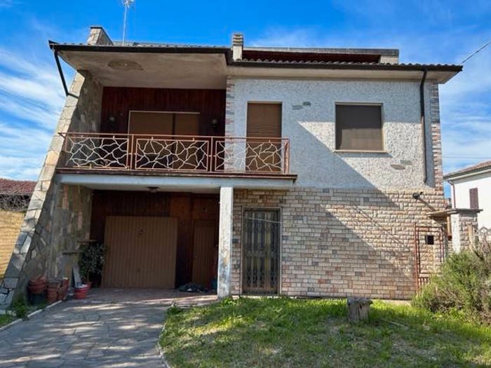 Casa con 5 locali in vendita in Via Maestra, Suardi