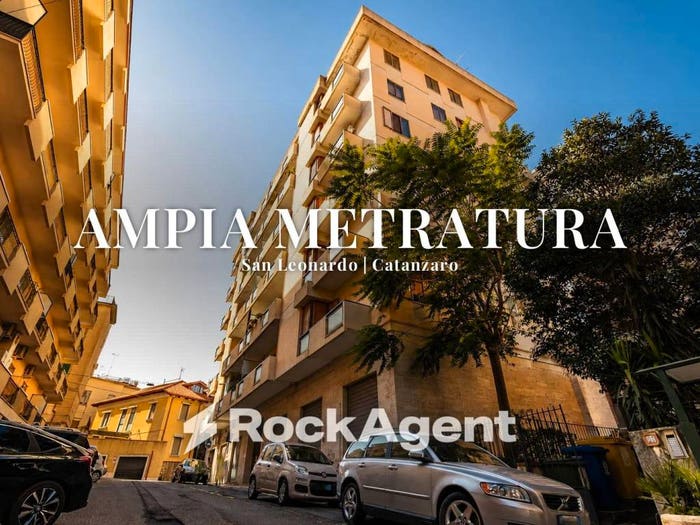 Appartamento con 6 locali in vendita in Via Leonardo Gallucci, San Leonardo, Catanzaro