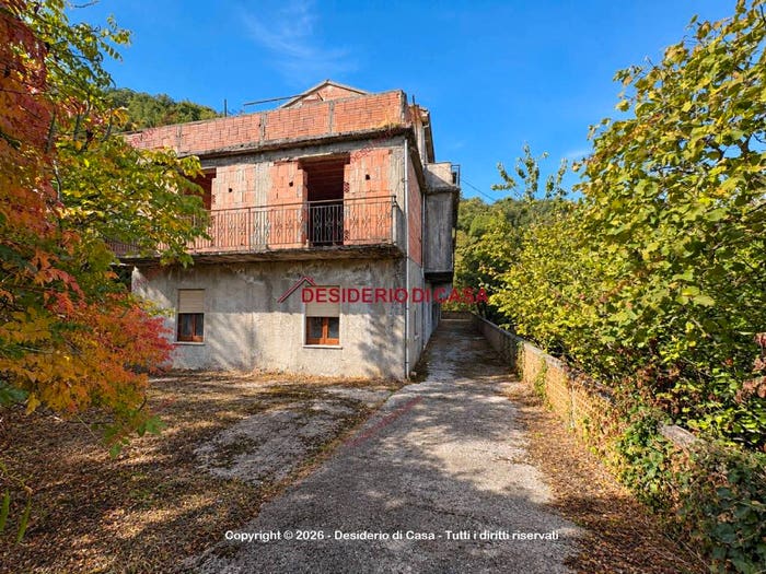 Casa quadrilocale in vendita in Contrada Cavallo Pastorio, Sant'Angelo di Brolo