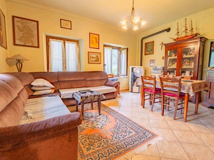Casa quadrilocale in vendita in Via Aprile, Inverso Pinasca
