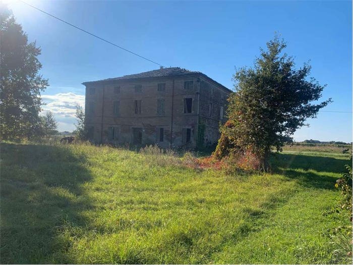 Casa con 6 locali in vendita in Cavezzo