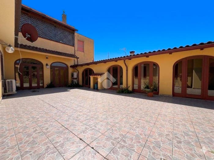Casa con 5 locali in vendita in Vicolo Ottazio, Centro, Santa Giusta