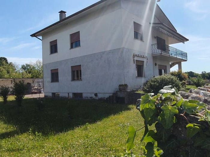 Appartamento quadrilocale in vendita in Viale Johann Strauss, ChioprisViscone