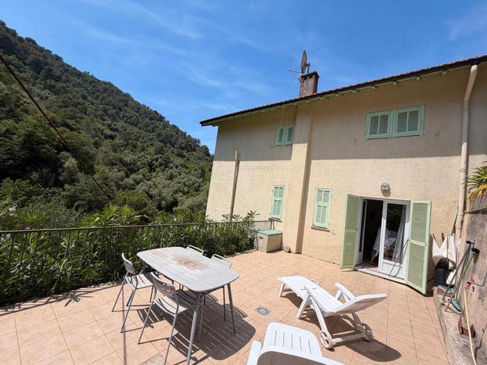 Casa quadrilocale in vendita in Frazione Trinità, Camporosso