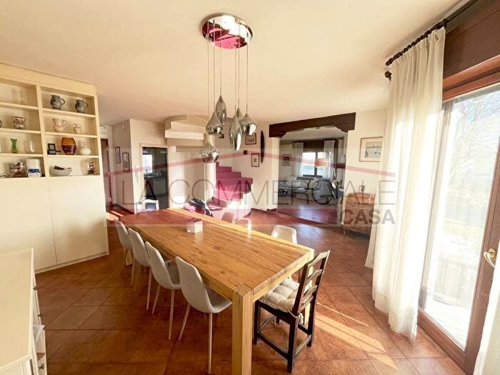 Casa con 7 locali in vendita in Via Martiri di Belfiore, Mogliano Veneto