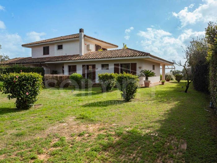 Casa con 5 locali in vendita in Porto Agumu, Pula