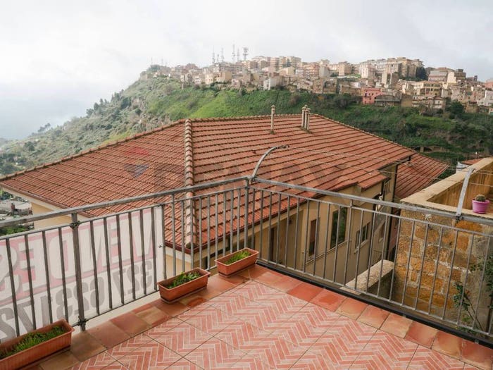 Casa con 5 locali in vendita in Via Fazzi, Centro, Enna