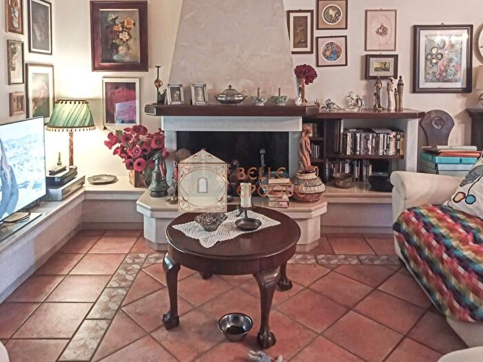 Appartamento con 5 locali in vendita in Via Nazario Sauro, Viareggio