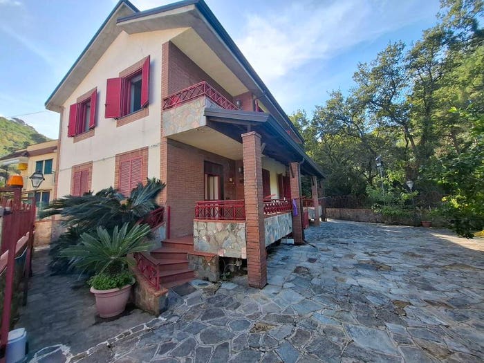 Casa quadrilocale in vendita in Via Nazionale, Case Del Conte, Montecorice