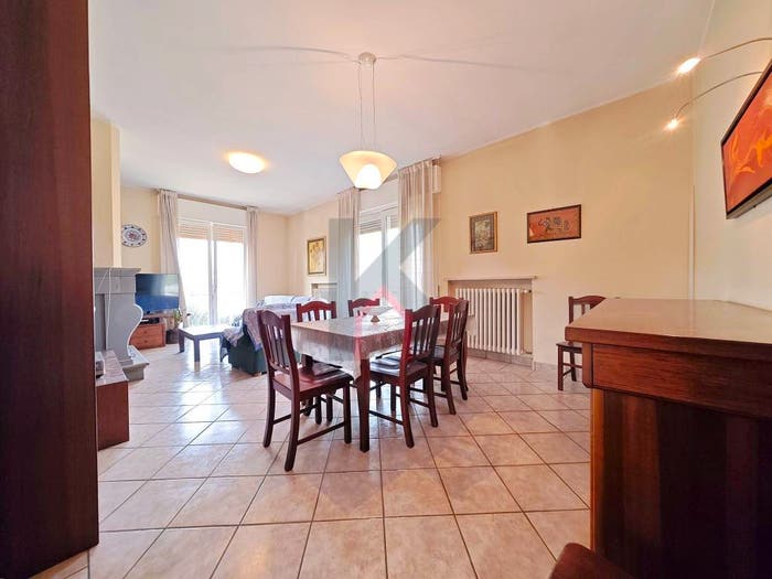 Casa con 5 locali in vendita in Via Ippolito Nievo, Parco Urbano Piscina, Forlì