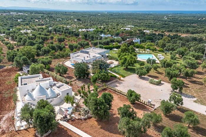 Casa con 15 locali in vendita in Contrada Tamburroni, Ostuni