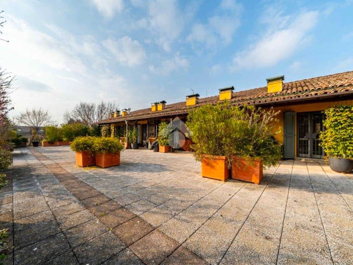 Casa quadrilocale in vendita in Stradello Fossa Buracchione, Baggiovara, Modena